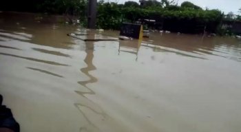 Chuvas fizeram canal transbordar