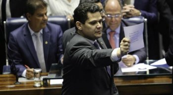 segundo o senador, o Parlamento precisa ouvir especialistas, autoridades e representantes das organizações civis, em busca de uma resposta efetiva, para impedir esse tipo de crime e “promover a correta informação da sociedade”.