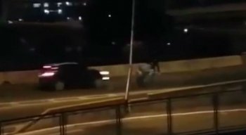Vídeo mostra assalto em viaduto
