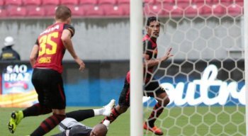 Hernane (C) é a principal esperança de gols do Sport para a partida.