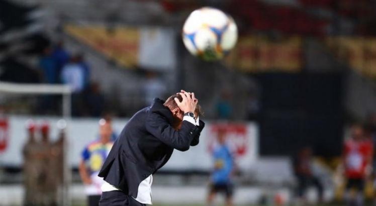 Milton Mendes tem sido criticado pela torcida do Santa Cruz, por causa das mudanças no time titular.