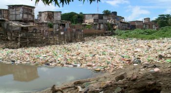 Rio Beberibe cheio de lixo
