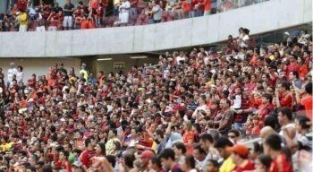 Problemas de operação do equipamento prejudicaram a experiência dos 18.403 torcedores rubro-negros da chegada à saída do estádio.