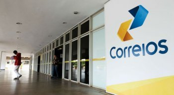 Trabalhadores pedem reajuste salarial e são contra a privatização dos Correios