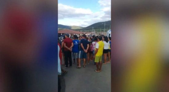 PopulaÃ§Ã£o de Arcoverde tenta linchar casal suspeito de matar filho