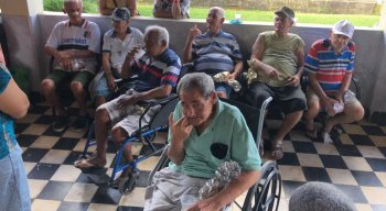Muitos dos idosos são portadores de necessidades especiais