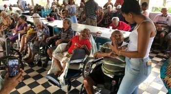 A festa contou com a participação de voluntários e da população local