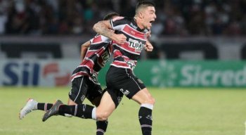 Charles fez o gol tricolor na partida.
