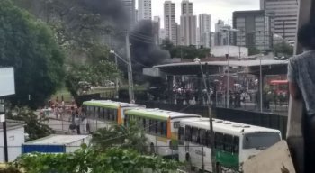 O protesto teve início por conta de uma Operação policial de fiscalização das mercadorias dos ambulantes