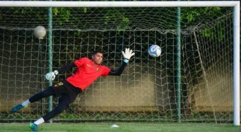 O goleiro tem apenas 22 anos e assumiu o posto de titular antes mesmo de Magrão se aposentar.