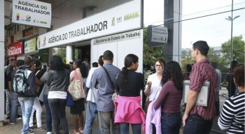 Fila em agência do trabalhador