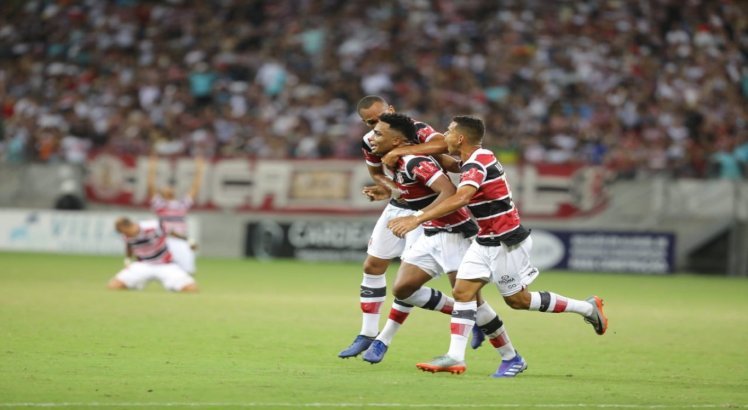 Elias Carioca foi o autor do primeiro gol da vitória tricolor