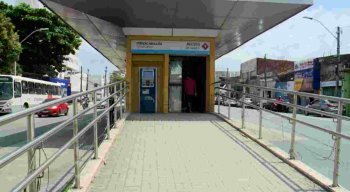 Estação do BRT se encontra abandonada, segundo os passageiros e funcionários.