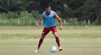 ''Vamos dar a vida, o máximo em cada bola'', disse o volante Jímenez.