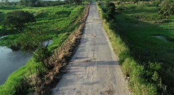 O descaso para com a estrada de acesso a São Joaquim do Monte não é um bom cartão de visitas para os turistas