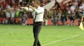 Milton Mendes tem mais dois anos de contrato com o Santa Cruz