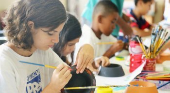 As oportunidades são para meninos e meninas com idades entre 5 e 13 anos