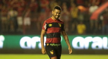 Juninho pode ser usado como centro avante na próxima partida.