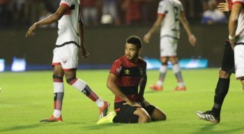 As críticas ao jogador se intensificaram após perder um gol aos 40 minutos.