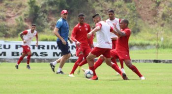 Jefferson, Rafael Oliveira e Rafael Ribeiro tentam retornar à Série B pelo Náutico.
