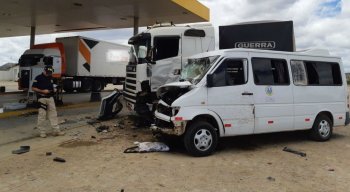Após acidente o motorista da Van fugiu do local