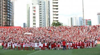 Torcedor do Náutico deve lotar os Aflitos no domingo.