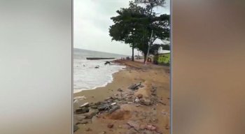 Os moradores estão preocupados com o avanço da água do mar