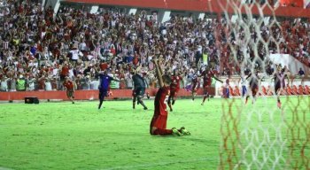 Matheus Carvalho cobrou o pênalti do acesso.