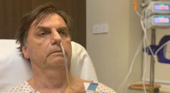 Presidente Jair Bolsonaro postou uma foto em sua do Facebook internado na unidade de saúde