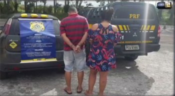 O casal foi preso por agentes da Polícia Rodoviária Federal