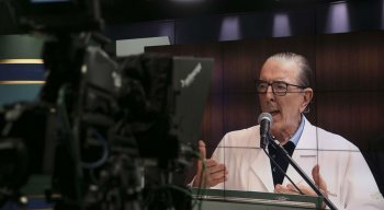 Cirurgião Antônio Luiz Macedo, responsável pelo procedimento ao qual Bolsonaro foi submetido no domingo passado (8)
