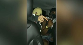 Os homens dizem que fazem parte de uma facção criminosa e ameaçam várias pessoas no vídeo