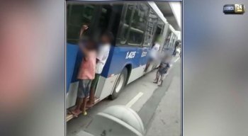 As crianças e adolescentes pegavam carona fazendo "bigu" no BRT