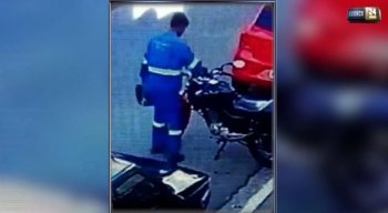 O suspeito ligou a moto e foi embora