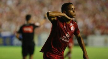 Álvaro foi o autor dos dois gols do Náutico.