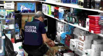 De acordo com os coordenadores da operação, a abordagem ocorreu em mais de 100 estabelecimentos.