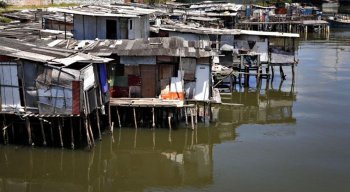 A falta de moradia se traduz no aumento de habitações inadequadas em áreas de risco