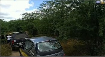 O corpo da vítima foi encontrada em um matagal