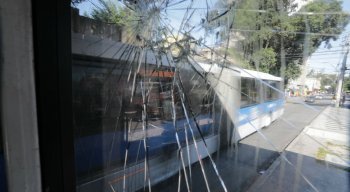 Estação BRT Riachuelo foi alvo de vandalismo