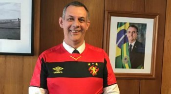 A camisa foi um presente de Milton Bivar, atual presidente do Sport