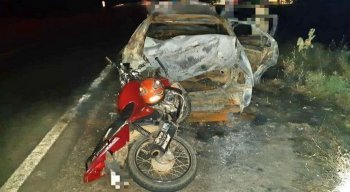 A colisão aconteceu por volta das 21h dessa segunda-feira (7)