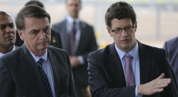 O presidente Jair Bolsonaro determinou, por meio de decreto, uma investigação sobre as causas e a responsabilidade sobre o derramamento do óleo