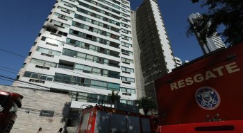 Fogo atingiu apartamento no sexto andar de prédio na Beira-RIo