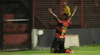 Elogiado por Guto Ferreira após o jogo, Marquinho agradeceu a apoio.
