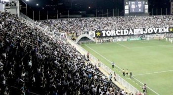 Os torcedores do Santos foram acusados de comportamento racista contra os jogadores do Ceará