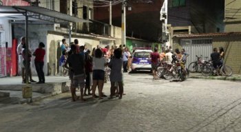 O motorista bebia em um bar com amigos