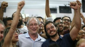 Ciro reafirmou a candidatura de Túlio Gadêlha em entrevista à Rádio Jornal, na manhã desta terça-feira (22)