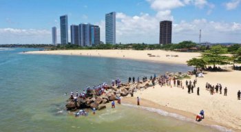 A praia de Barra de Jangada, no Janga, é mais uma das vítimas do óleo