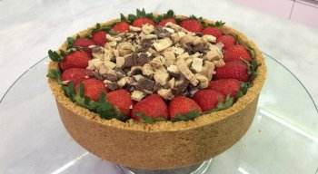 Torta Cremosa de Morangos com Chocolate