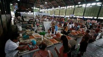 Vendas de peixes no Mercado de São José caíram após o surgimento das manchas de óleo